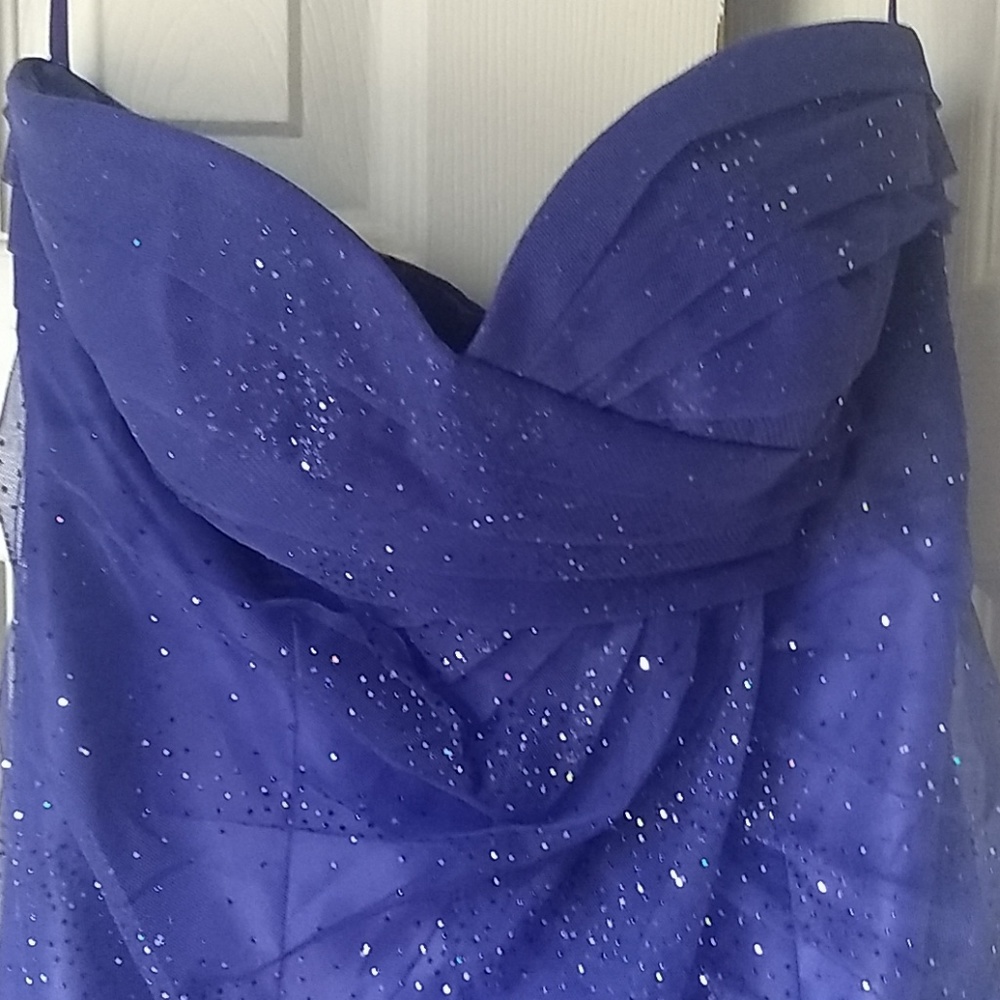 Dress - Picture 2 of 6